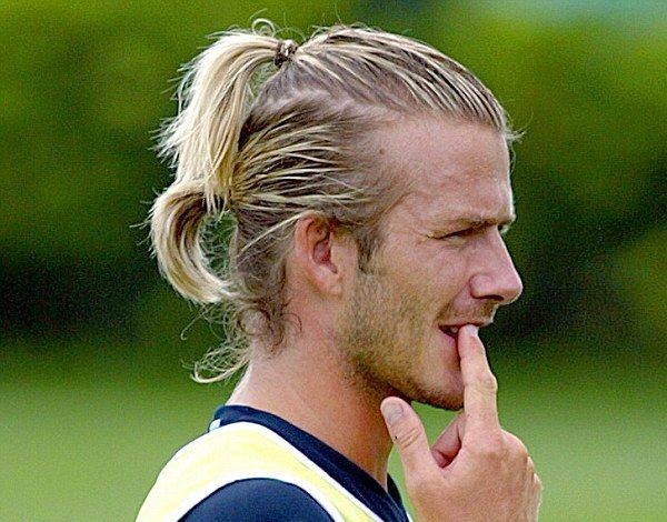David Beckham nổi tiếng trong làng bóng đá với kiểu tóc đuôi ngựa huyền thoại